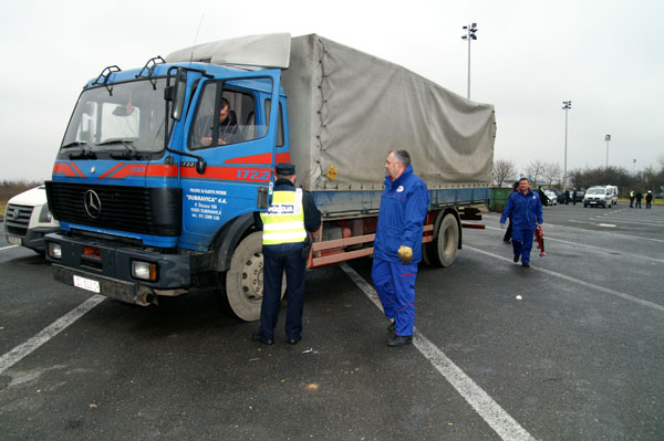 2011. 02. 14. - Obavljena akcija nadzora teretnih i putničkih vozila